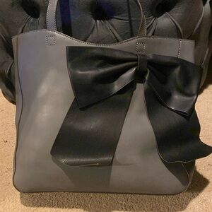 Karl lagerfeld gray and black bow tote